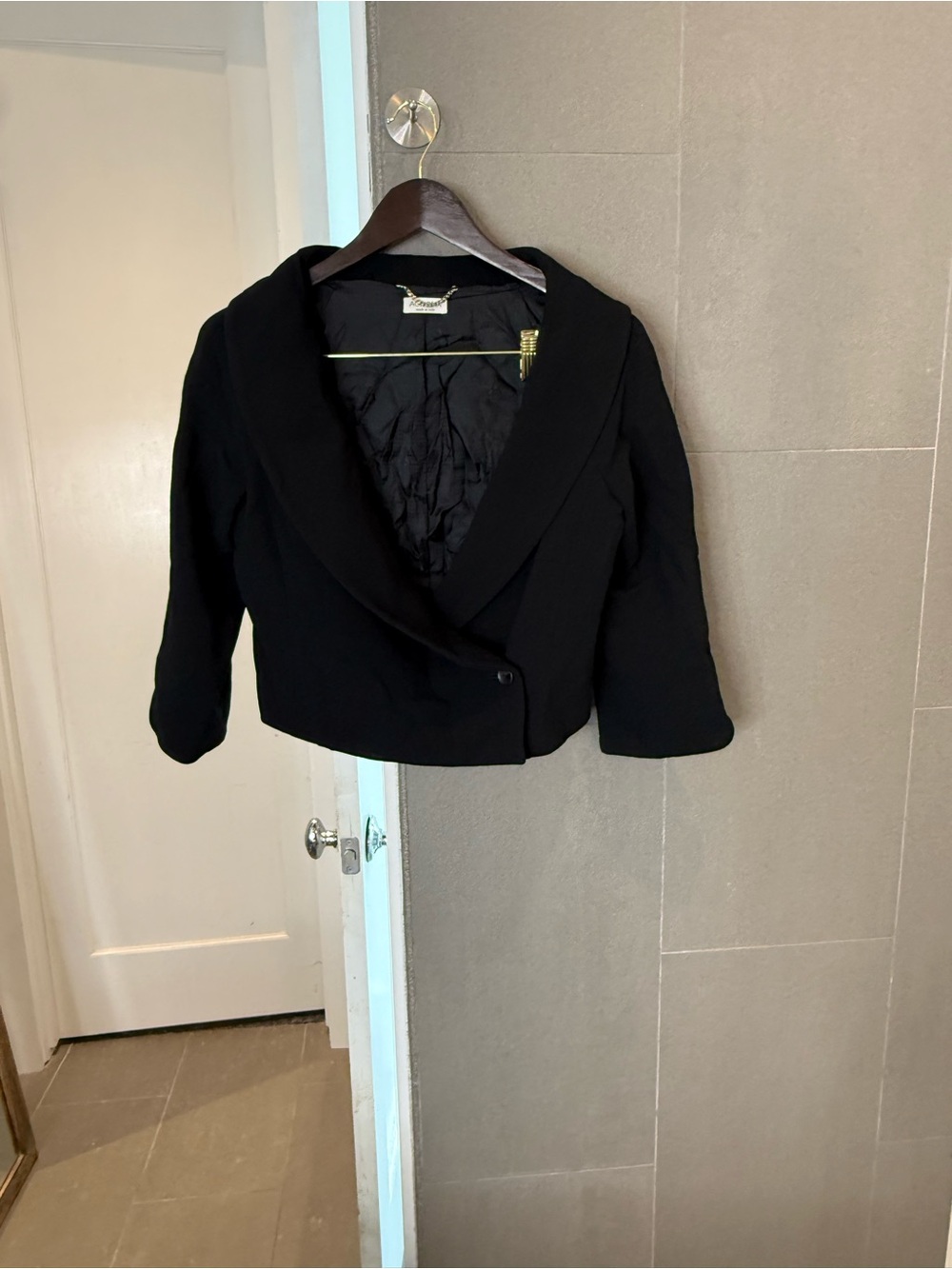 AGONA Italy Black 100% Virgin Wool Cropped Shawl Collar Button Jacket IT 44 US 8